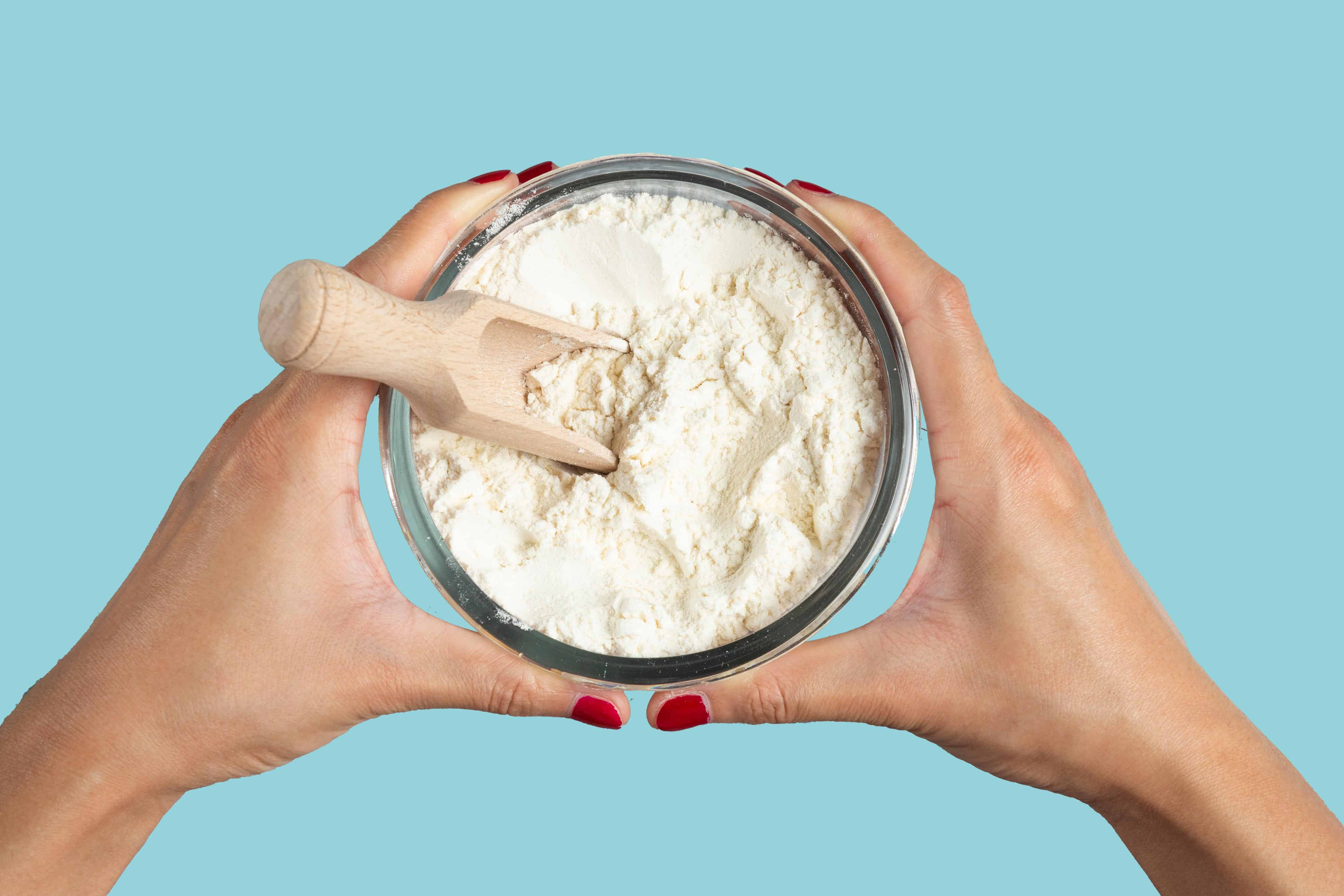 Hands holding a bowl of tapioca starch. A natural thickener from cassava roots. Benefit: provides a smooth texture; absorbs dirt and grime.